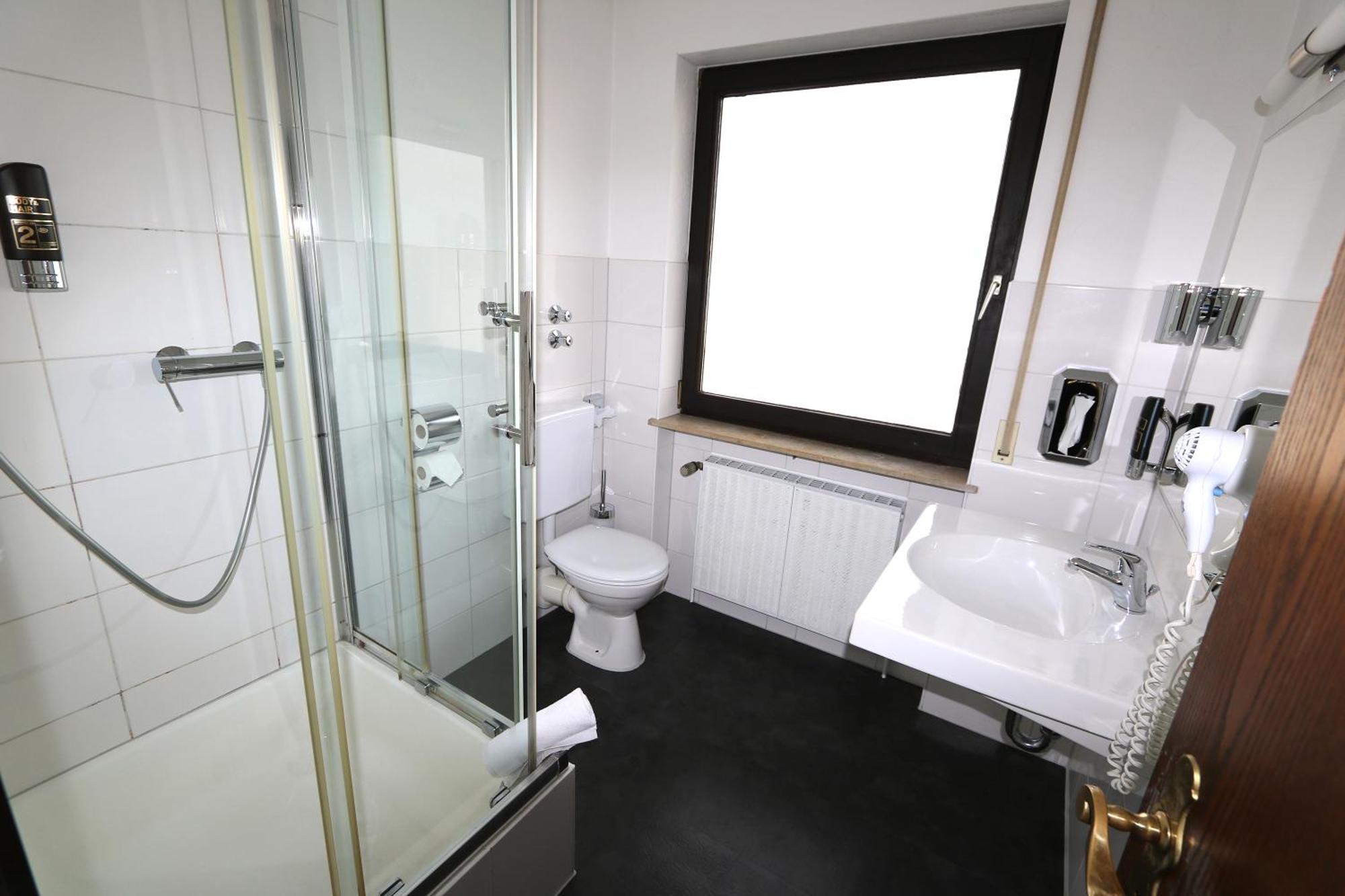 Hotel Avenue Altenfurt Нюрнберг Екстериор снимка