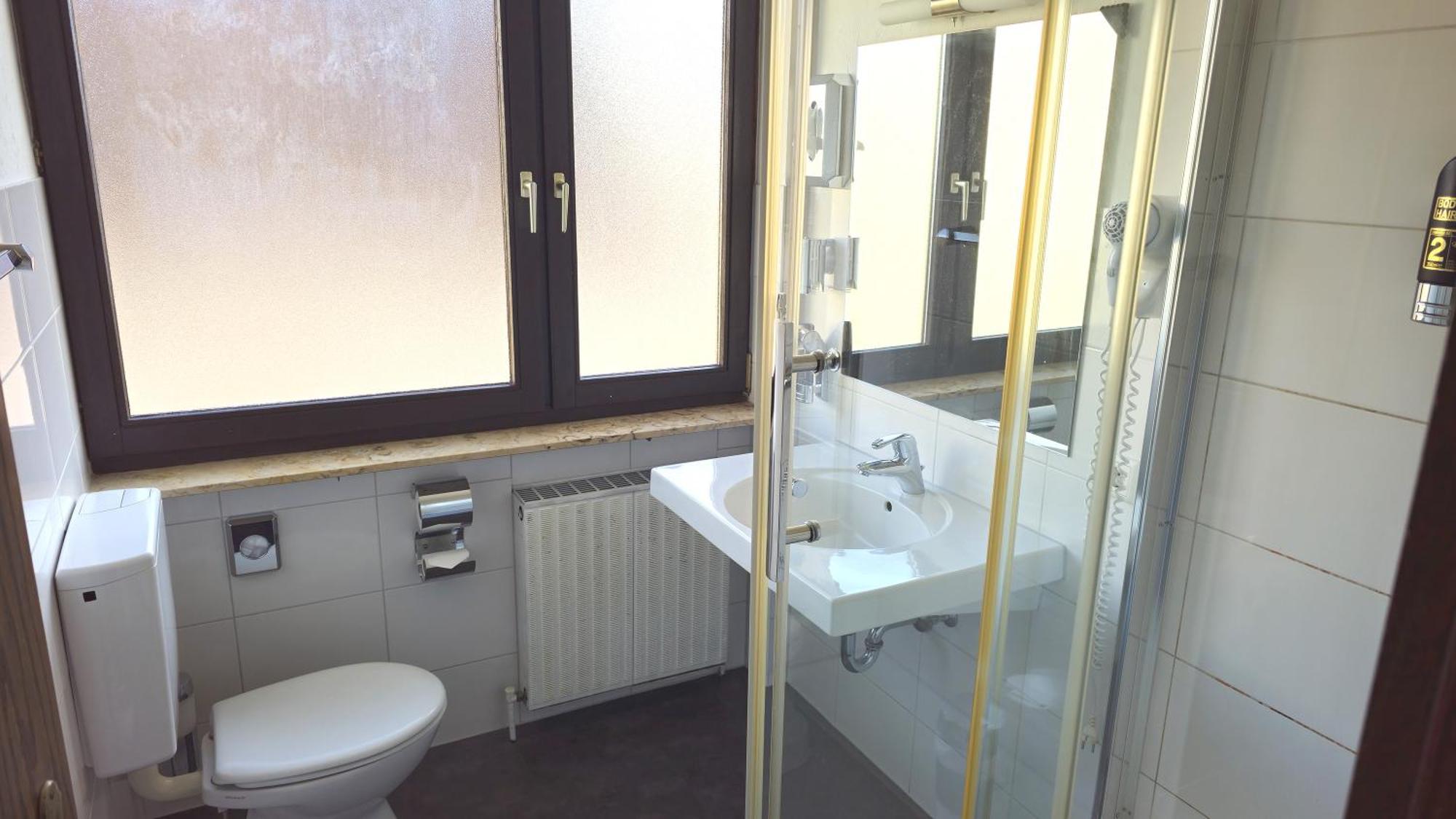 Hotel Avenue Altenfurt Нюрнберг Екстериор снимка