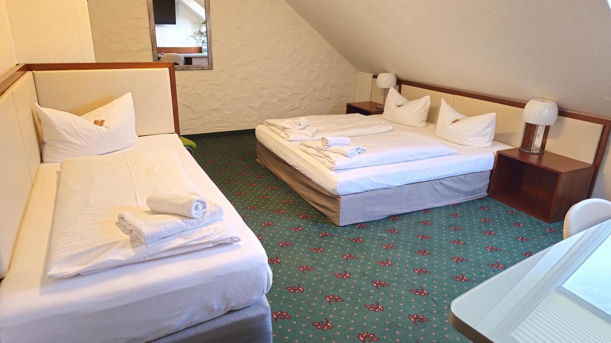 Hotel Avenue Altenfurt Нюрнберг Екстериор снимка