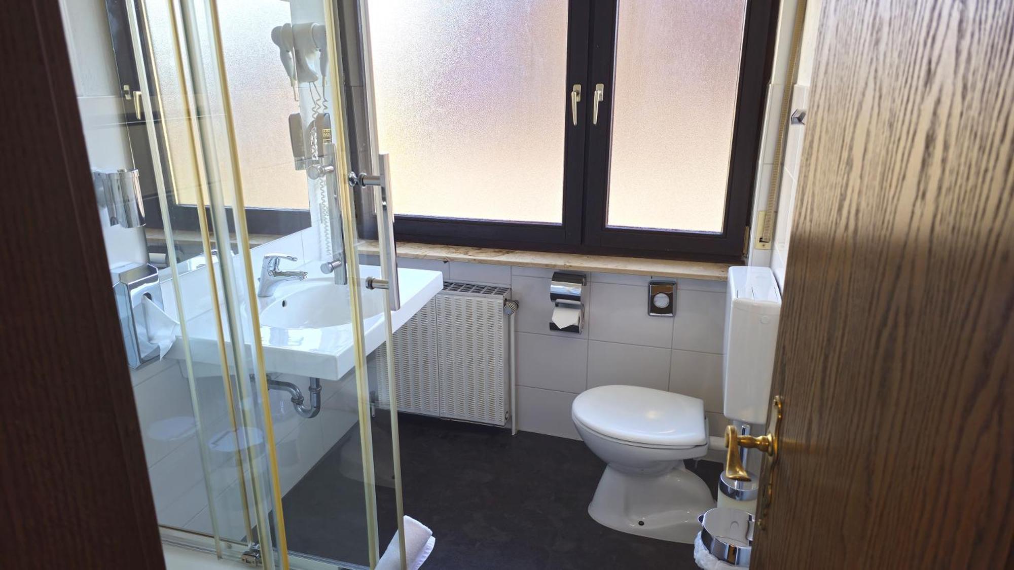 Hotel Avenue Altenfurt Нюрнберг Екстериор снимка