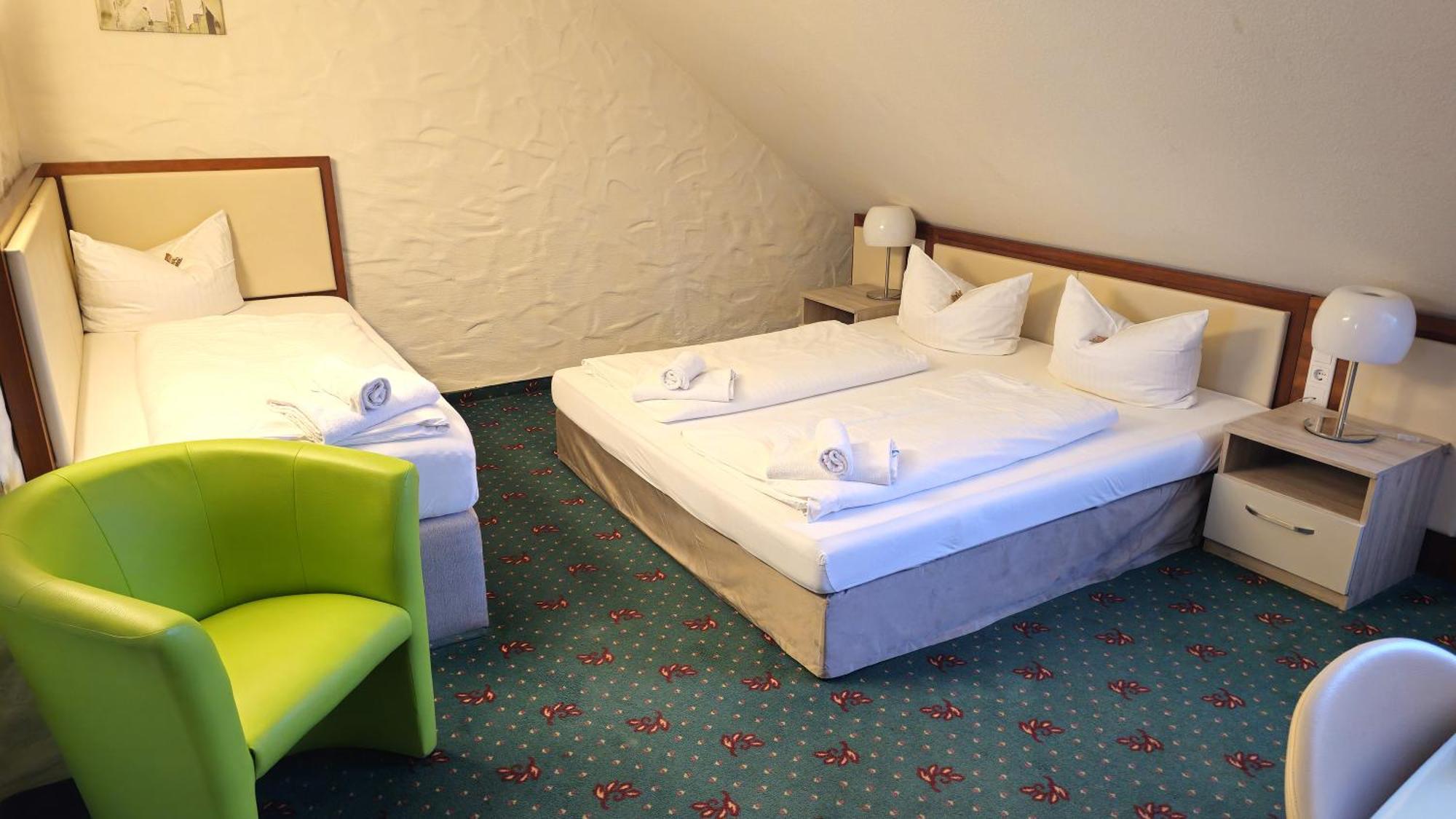 Hotel Avenue Altenfurt Нюрнберг Екстериор снимка