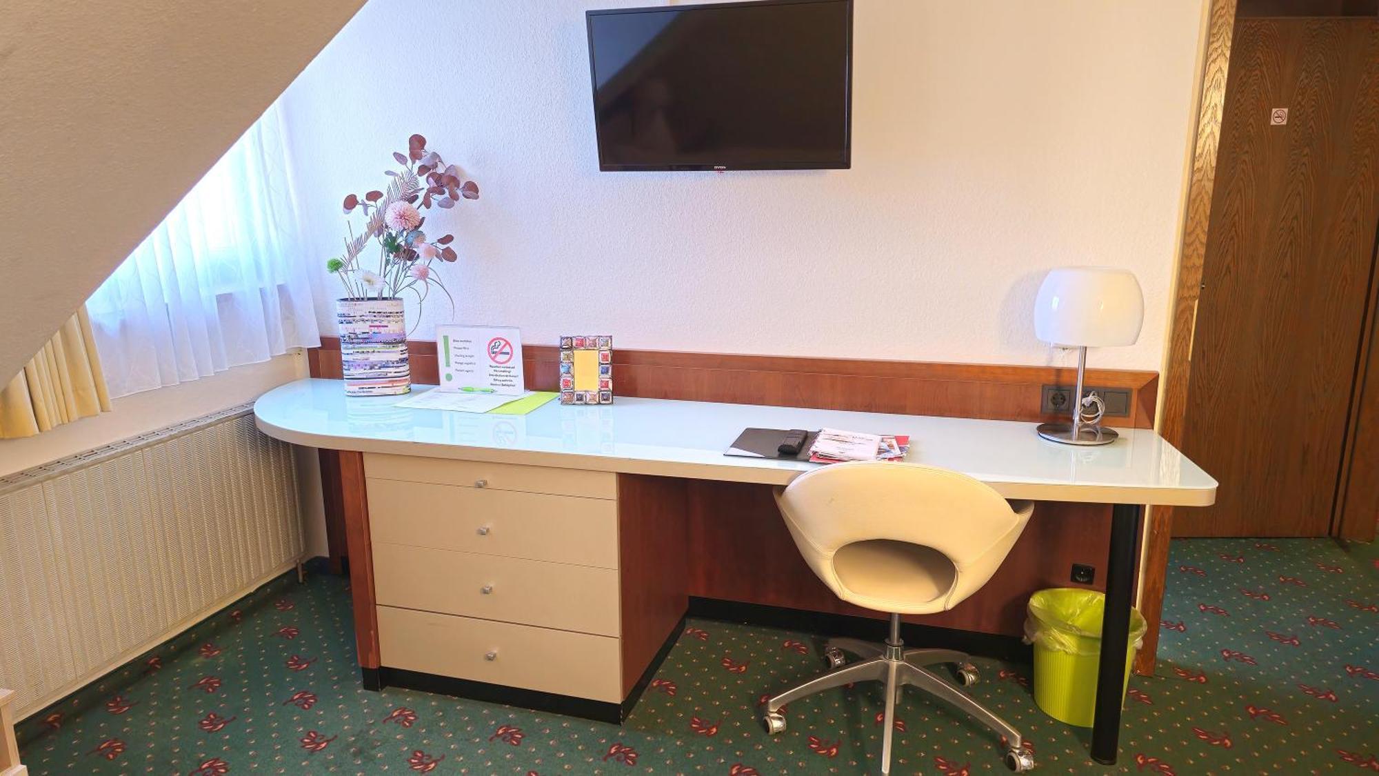 Hotel Avenue Altenfurt Нюрнберг Екстериор снимка