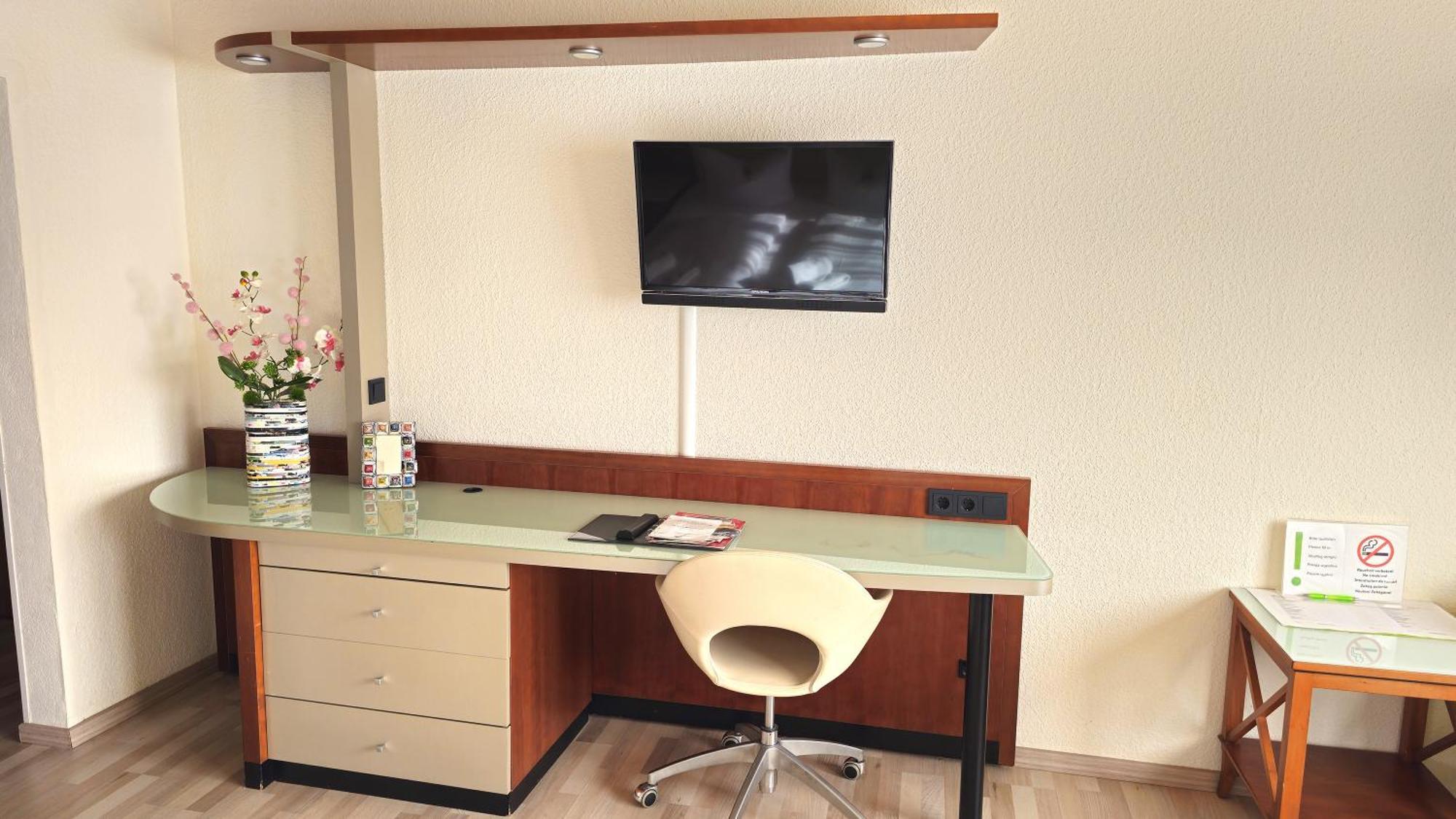 Hotel Avenue Altenfurt Нюрнберг Екстериор снимка