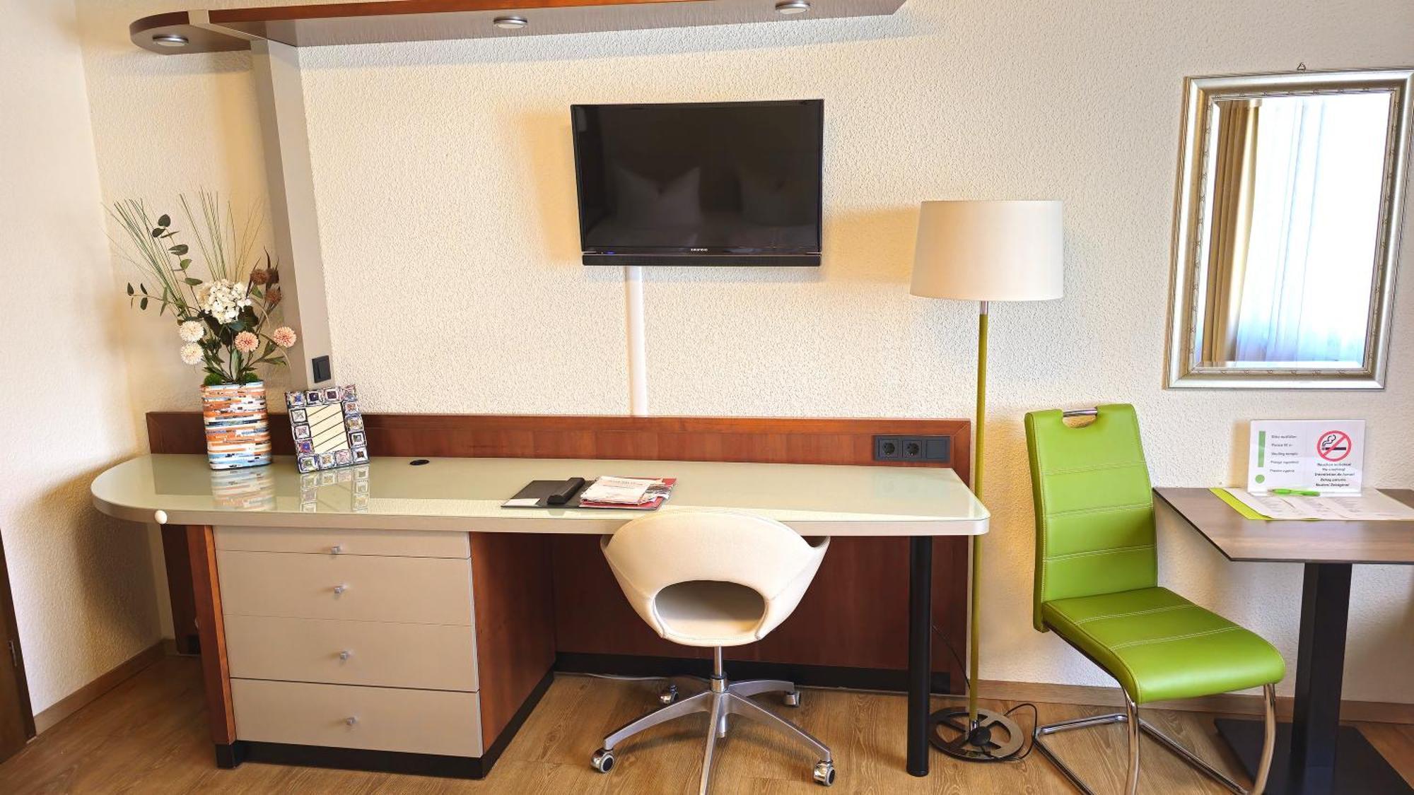 Hotel Avenue Altenfurt Нюрнберг Екстериор снимка