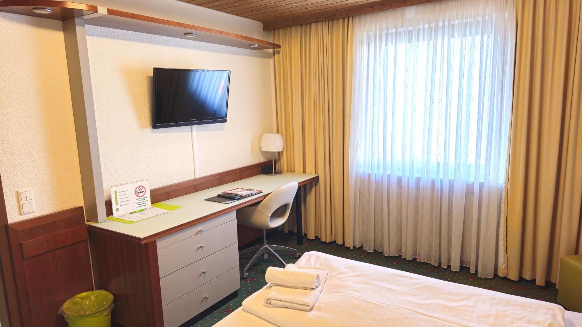 Hotel Avenue Altenfurt Нюрнберг Екстериор снимка