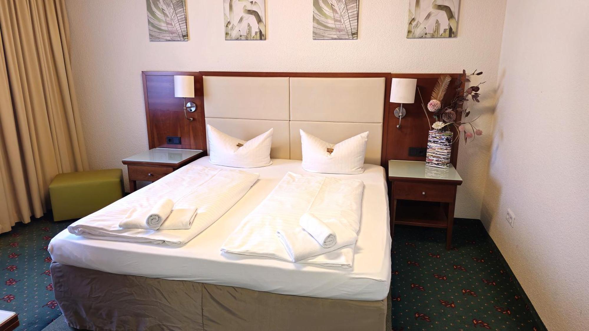 Hotel Avenue Altenfurt Нюрнберг Екстериор снимка