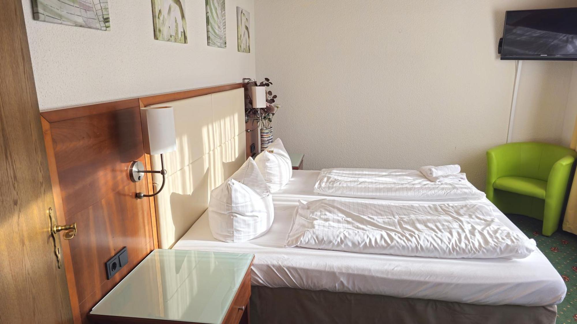 Hotel Avenue Altenfurt Нюрнберг Екстериор снимка