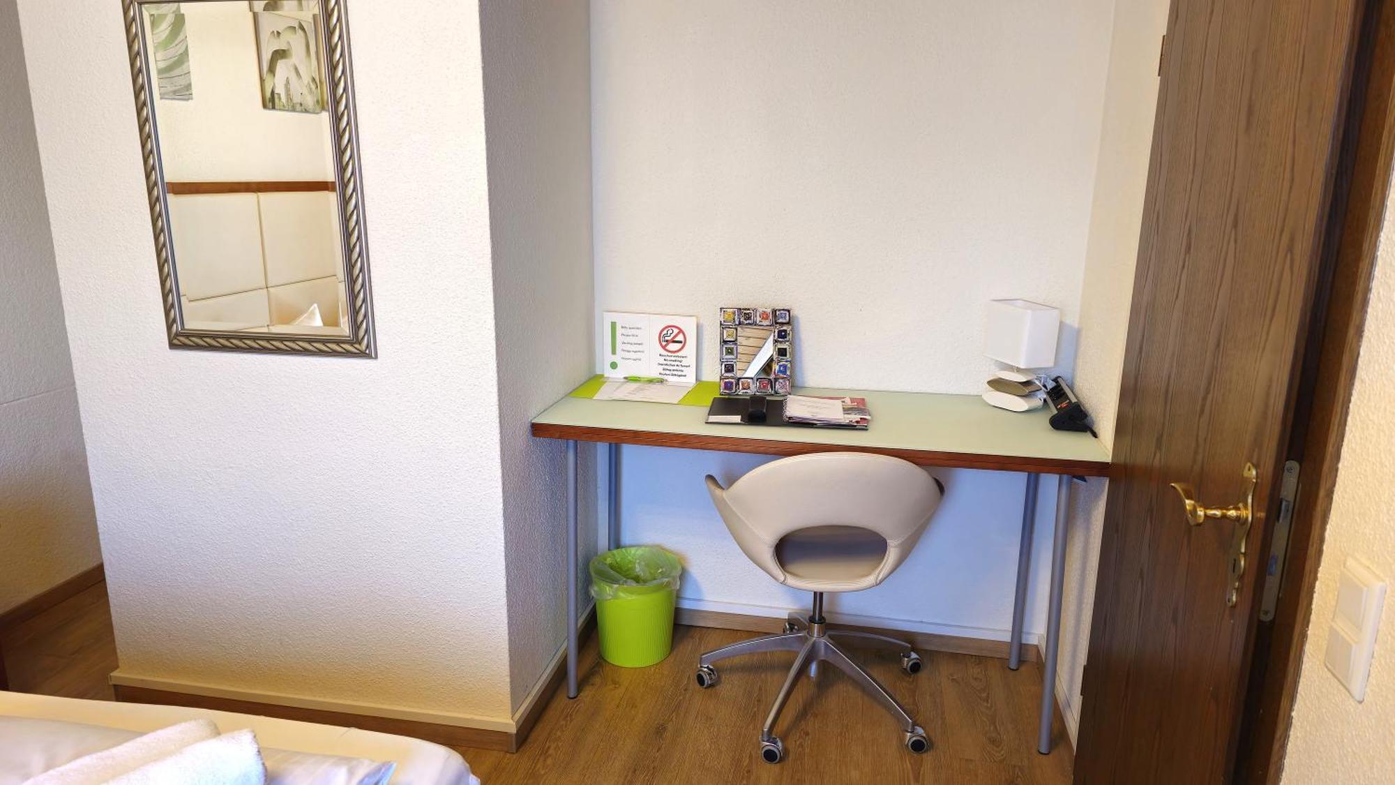 Hotel Avenue Altenfurt Нюрнберг Екстериор снимка