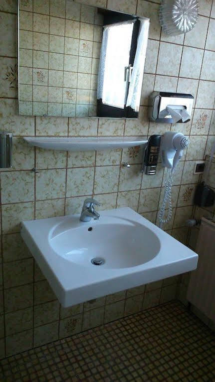 Hotel Avenue Altenfurt Нюрнберг Екстериор снимка
